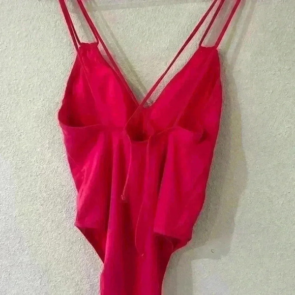Shade & Shore one piece cross back bathing suit size M - Picture 3 of 4